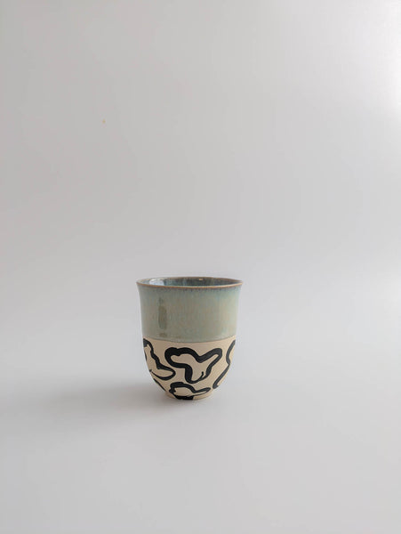 Keramikbecher small  - waldgrün leomuster