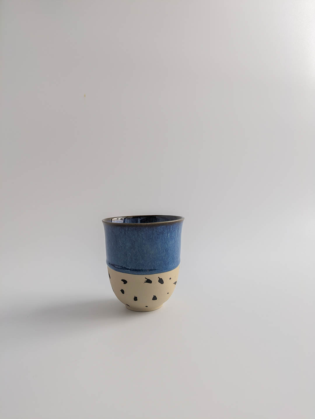 Keramikbecher small  - indigoblau punkte