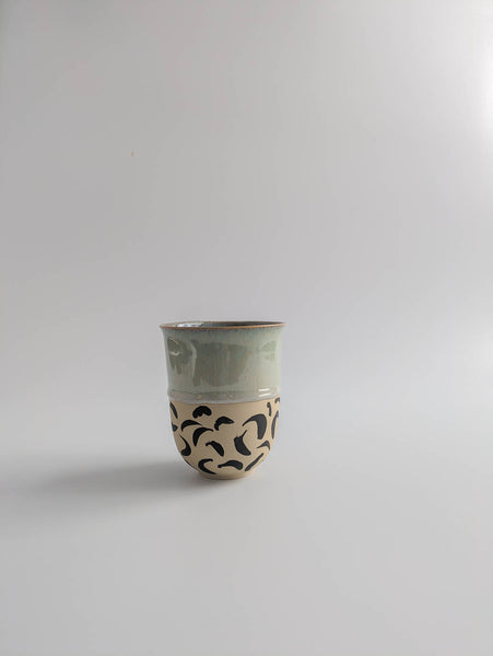 Keramikbecher medium - waldgrün gemustert